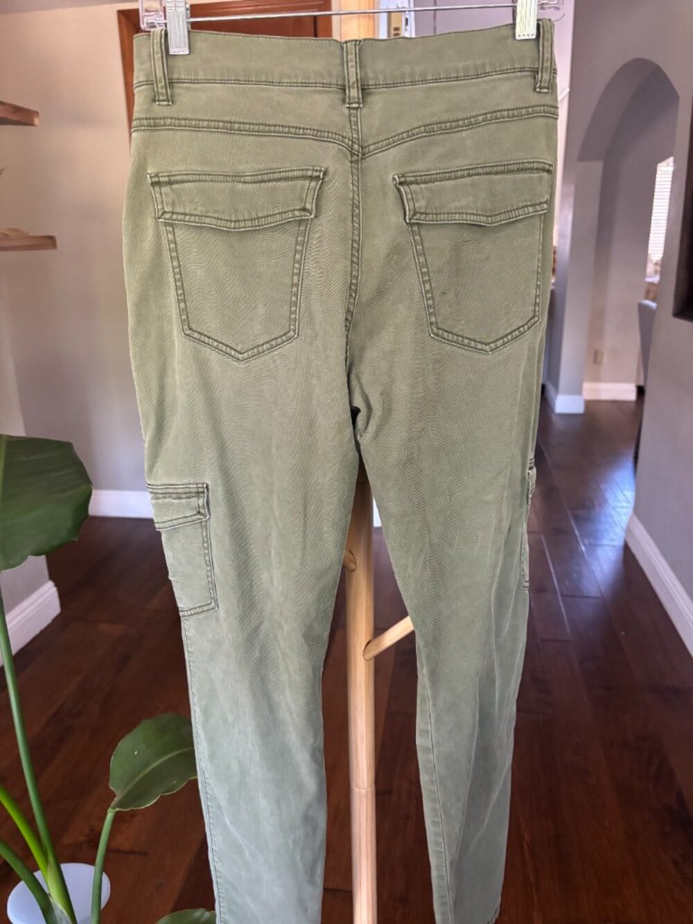 CAbi Sage Green Skinny Cargo Pants Exposed Button Fly Size 6 - Picture 7 of 10